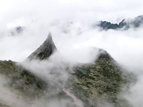 Туман и горы